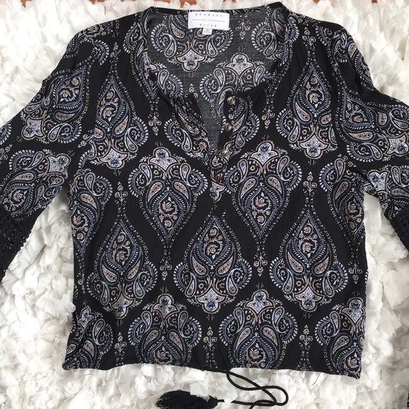 Kendall & Kylie Bell Sleeve Top - Picture 4 of 7